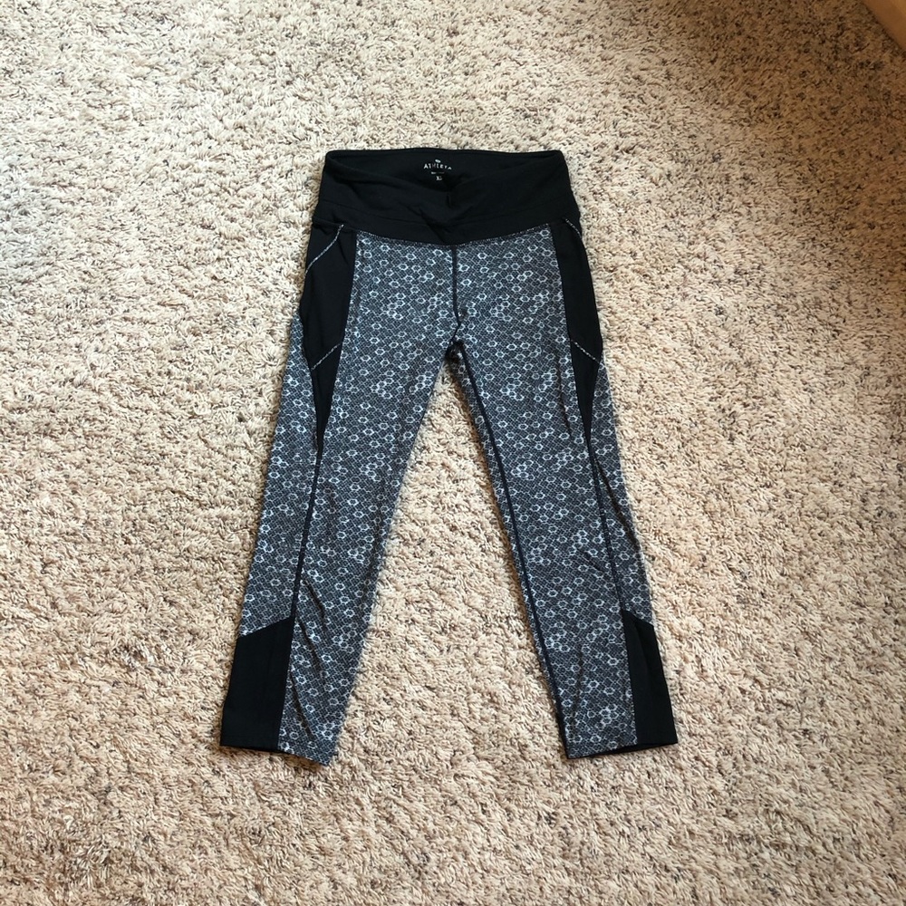Athleta XS Crop Snakeskin leggings